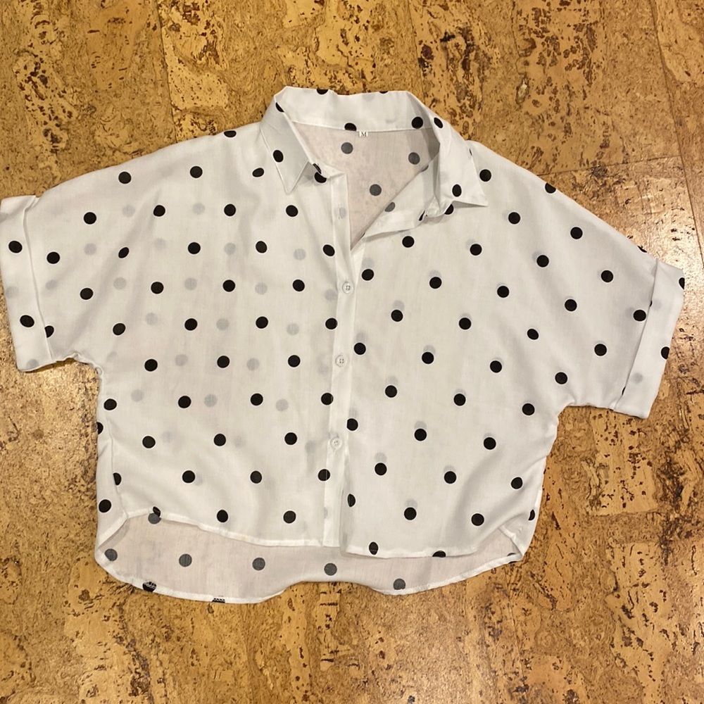Polka dot crop top with collar